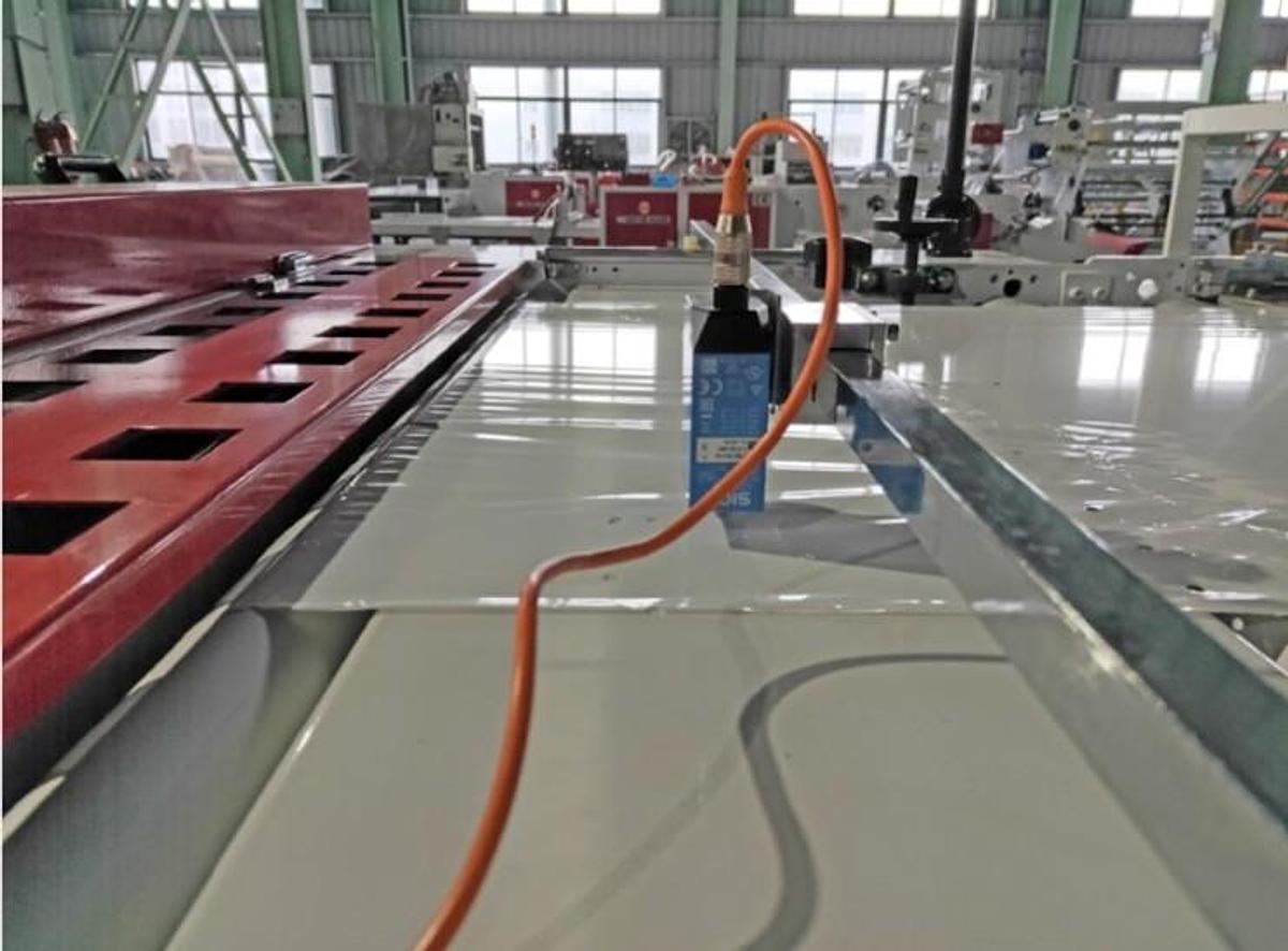 CW-1400FB Fully Automatic Bottom Sealing Bag Making Machine By Flying Knife System