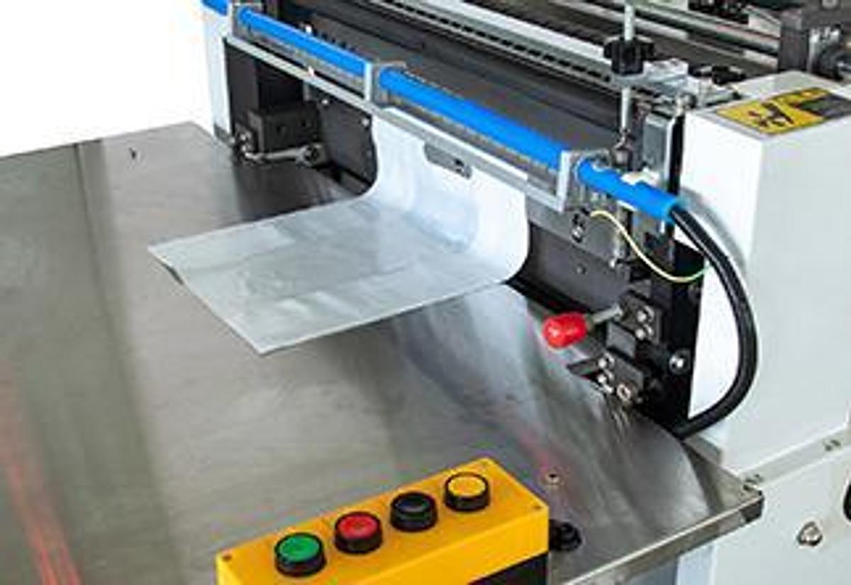 2026 Chovyting 600DIP Fully Automatic New Type Tissue Packaging Plastic Bag Making Machine