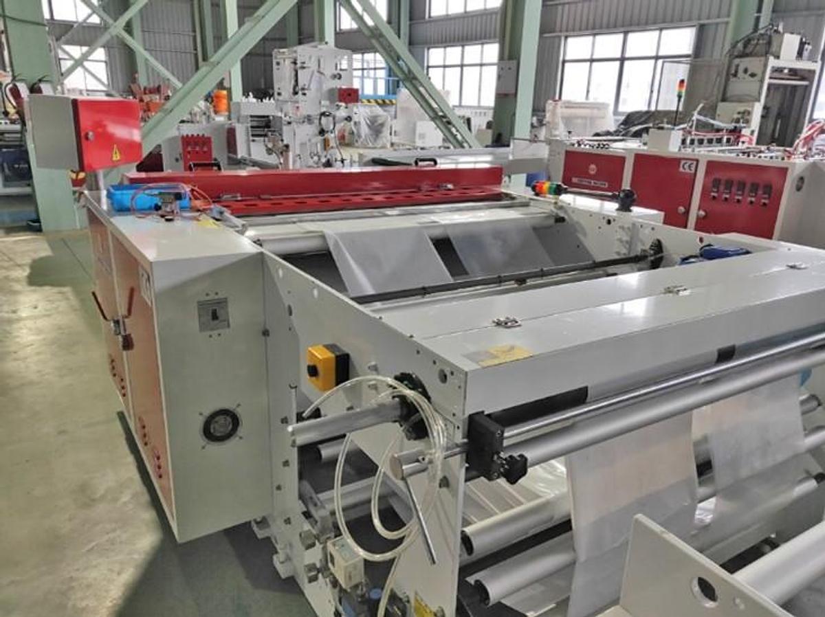 CW-1400FB Fully Automatic Bottom Sealing Bag Making Machine By Flying Knife System