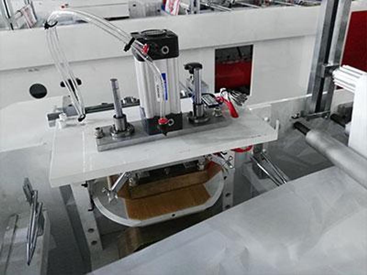 2026 Chovyting CW-800ZD Fully Automatic Plastic Hand Bag Making Machine [Four Functions]