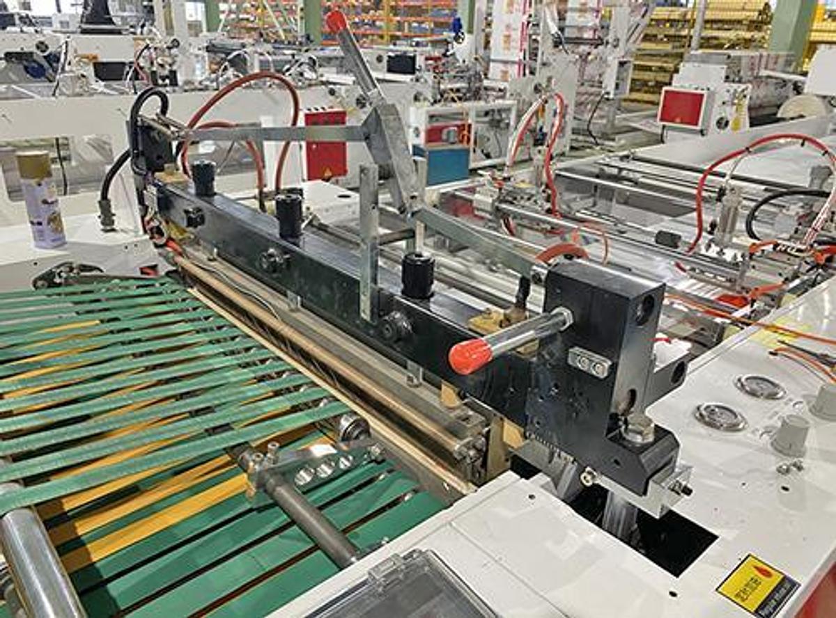 2026 Chovyting CW-800SDP Fully Automatic High Speed Handle Bag Making Machine