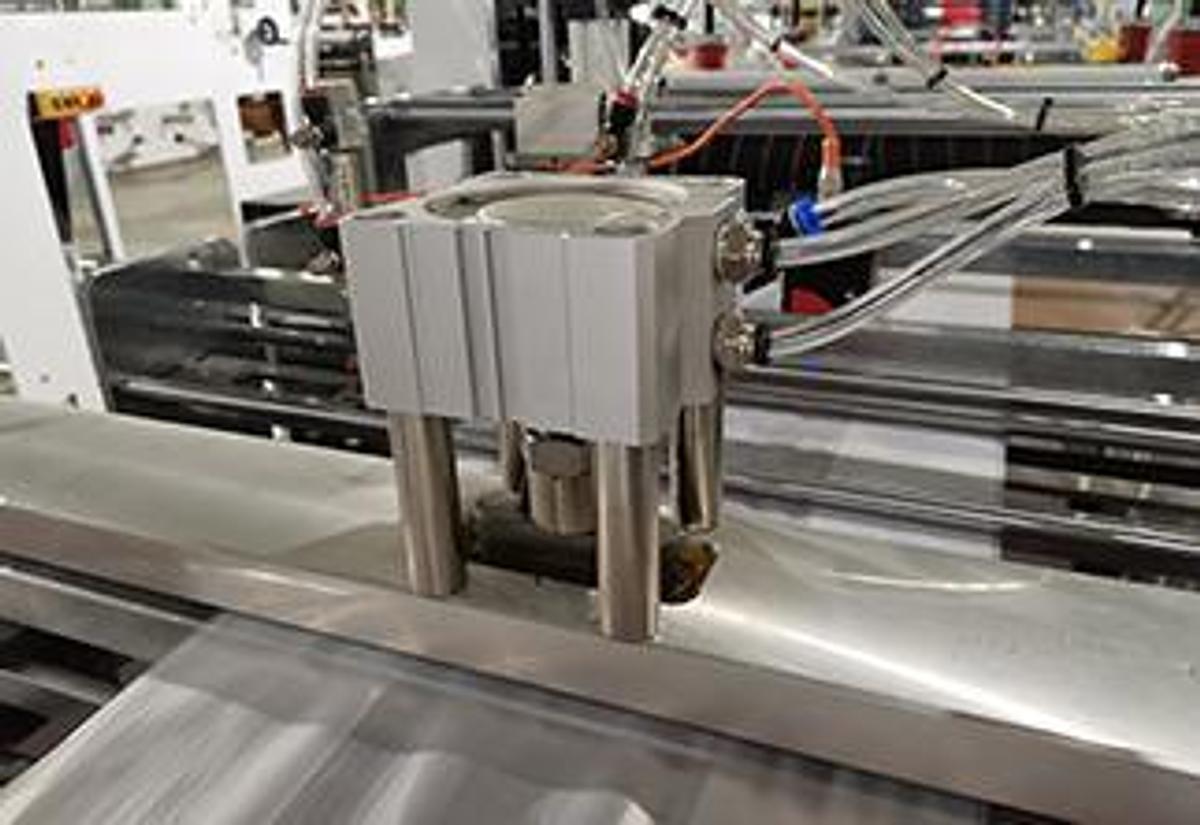 2026 Chovyting 600DIP Fully Automatic New Type Tissue Packaging Plastic Bag Making Machine