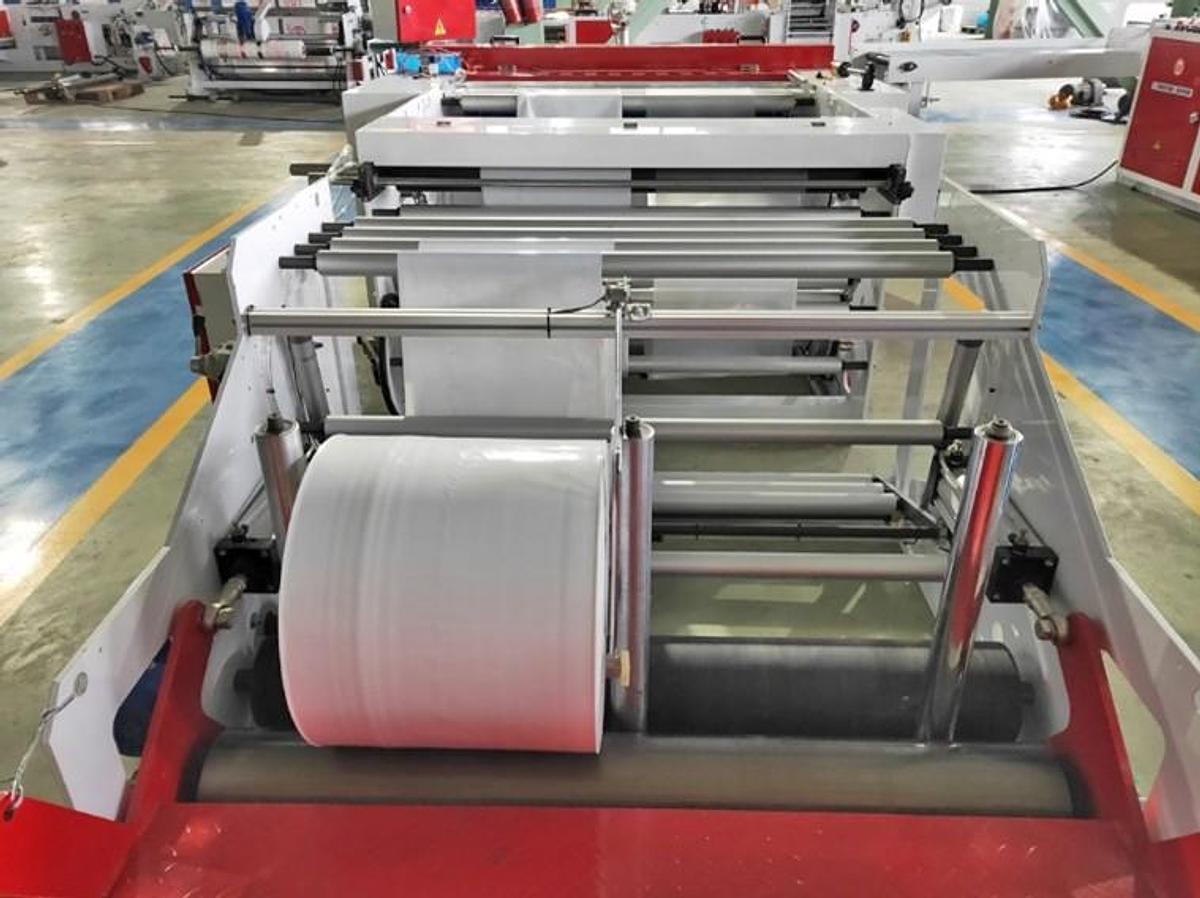 CW-1400FB Fully Automatic Bottom Sealing Bag Making Machine By Flying Knife System