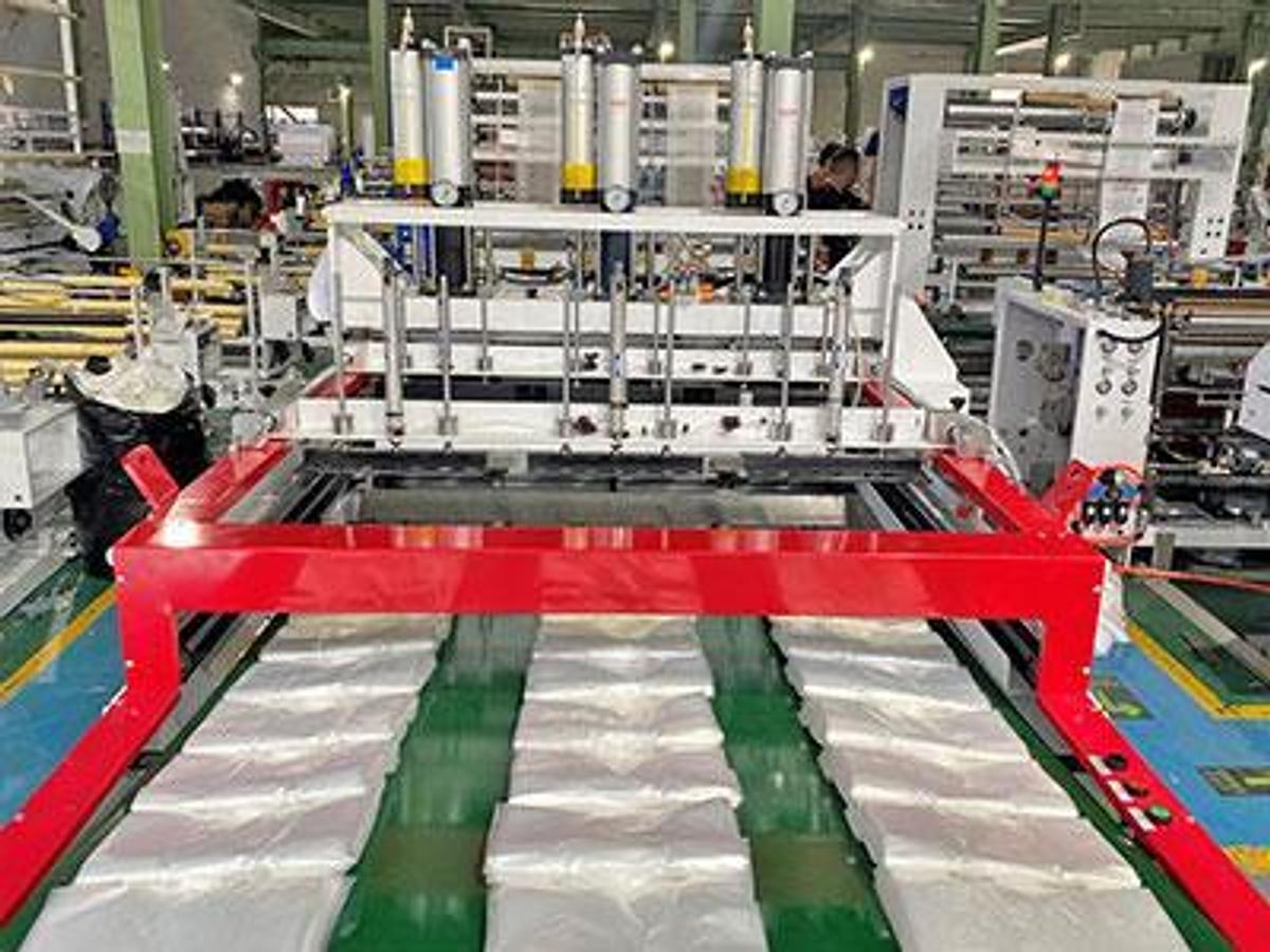 2026 Chovyting CW-400V2 Fully Automatic Super High Speed T-shirt Bag Making Machine