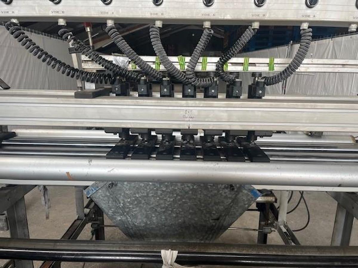 Gebruikt C.M.P. punching-eenheid