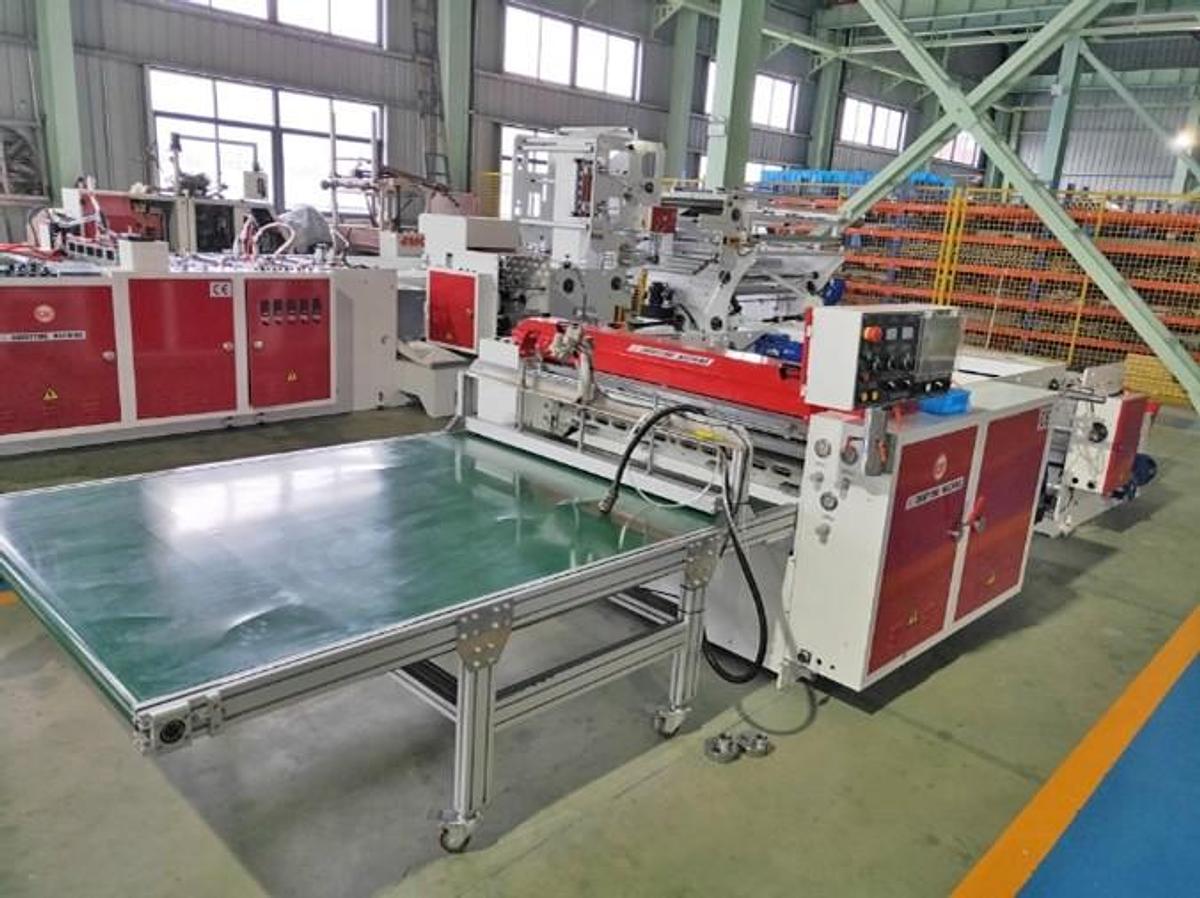 CW-1400FB Fully Automatic Bottom Sealing Bag Making Machine By Flying Knife System
