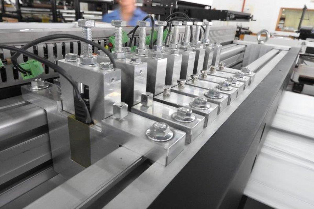 ELECTROMAGNETIC PUNCHING UNIT