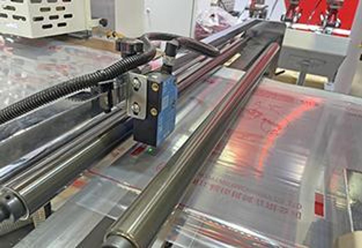 2026 Chovyting 800BFS META 500pcs/min Automatic High Speed Round Bottom Side Hot Sealing Plastic Wicket Bag Making Machine