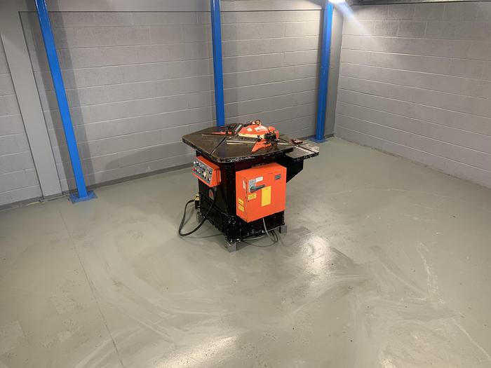 Used AMADA CSW220 station hydraulic 4mm Corner notching machine