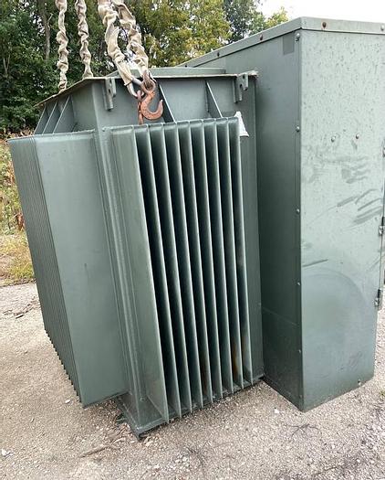 Square D 3 ph 1000 KVA padmount oil filled transformer