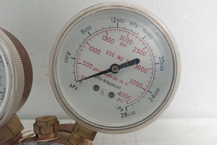 Used Fisher Scientific Company FS-100 CGA-580 Double Gauge Regulator