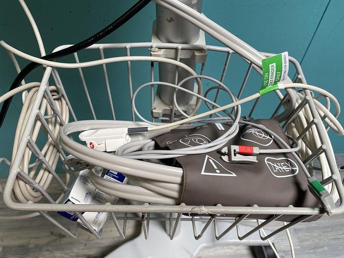 Used GE Dash 2500 Patientenmonitor auf Trolley mit Zubehör