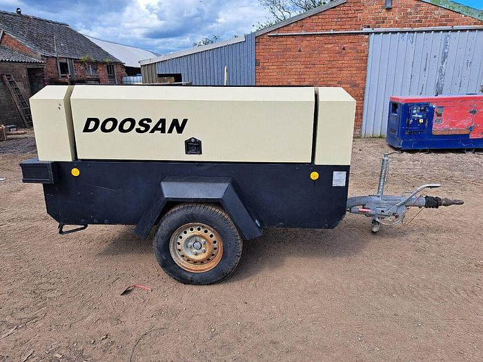 Used 2011 Doosan Compressor 7/71 Portable Compressor 260cfm From £260