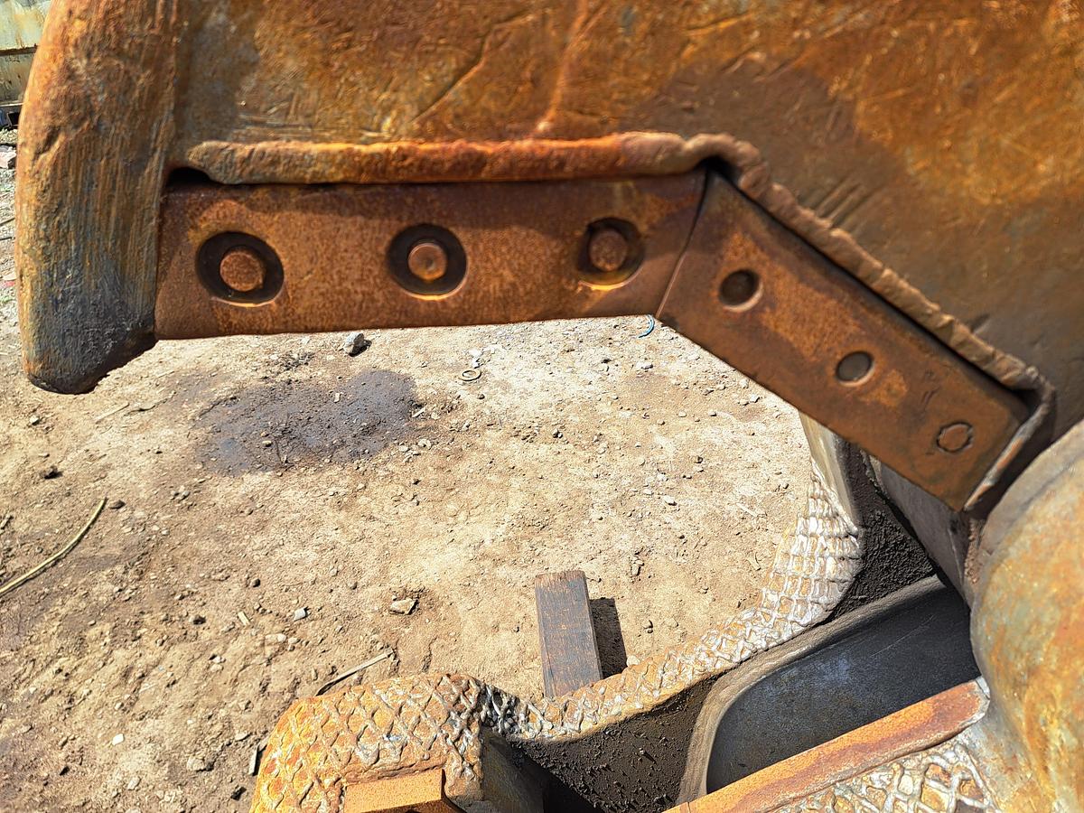Used Caterpillar S325 scrap shear