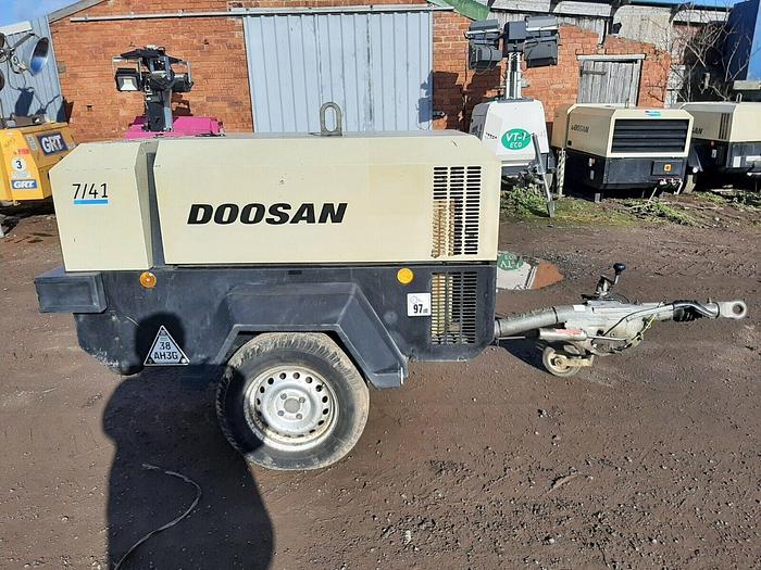 Used DOOSAN INGERSOLL RAND 7/41 DIESEL PORTABLE AIR COMPRESSOR