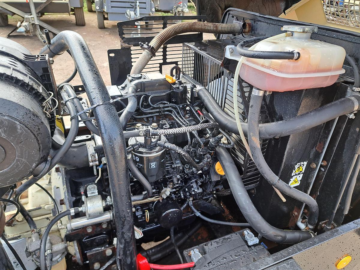 Used Doosan 7/31 compressor generator