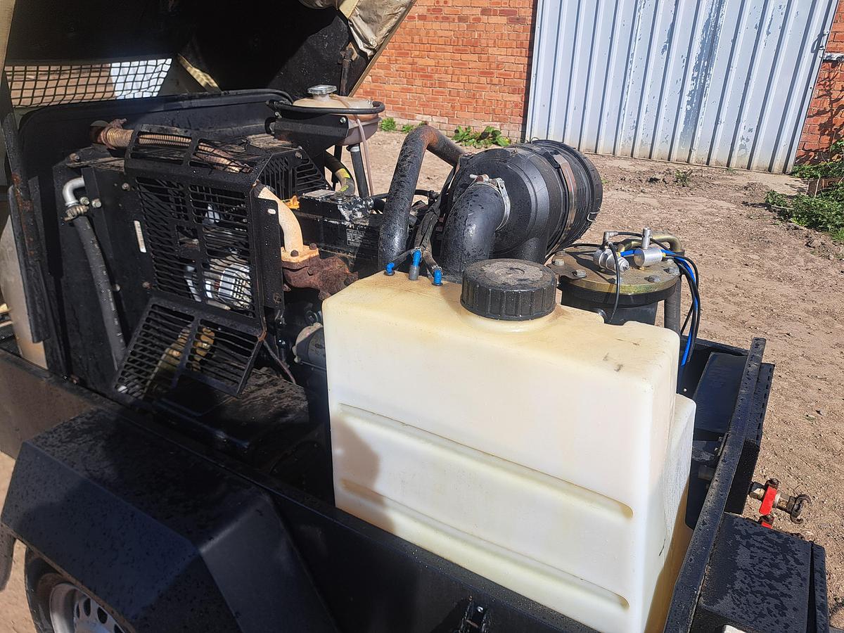 Used Doosan 7/31E compressor generator 
