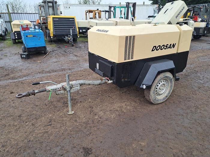 Used DOOSAN 7/41 DIESEL PORTABLE AIR COMPRESSOR