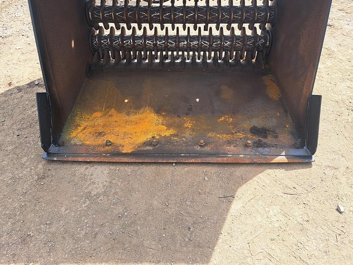Used Remu Screening bucket