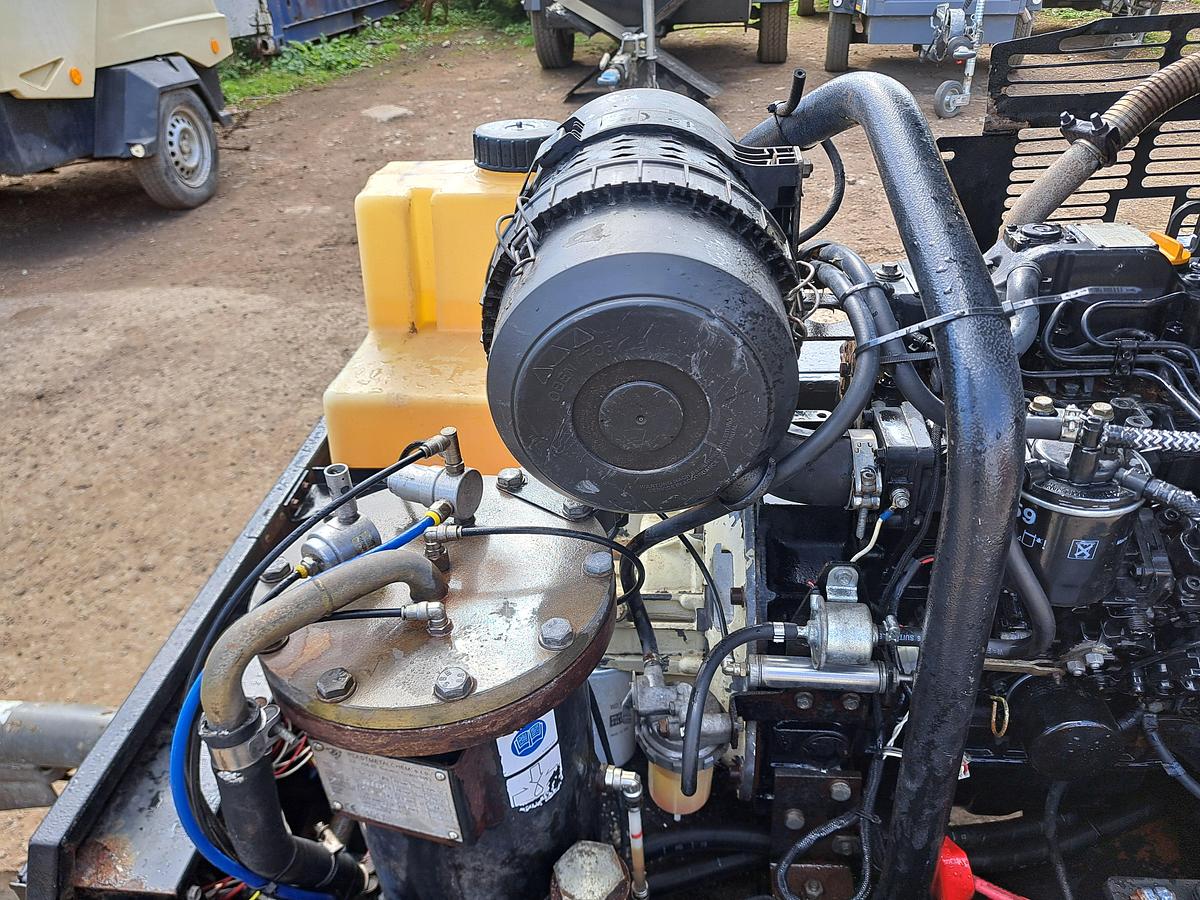 Used Doosan 7/31 compressor generator