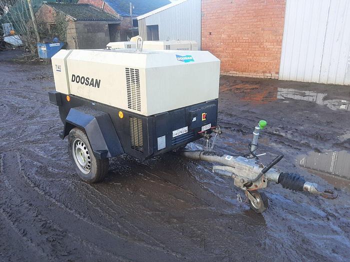 Used DOOSAN INGERSOLL RAND 7/41 DIESEL PORTABLE AIR COMPRESSOR LOW HOURS