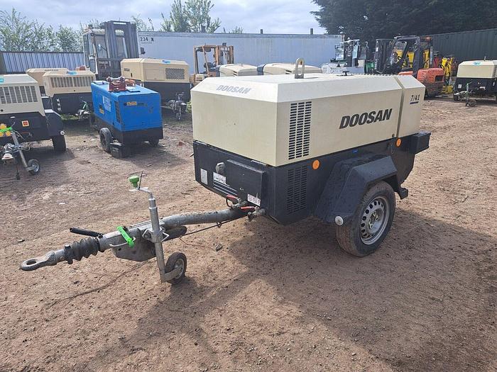Used DOOSAN INGERSOLL RAND 7/41 DIESEL PORTABLE AIR COMPRESSOR Low Hours