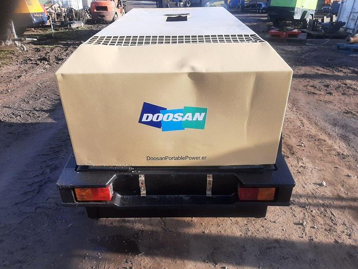 Used DOOSAN INGERSOLL RAND 7/26E DIESEL PORTABLE AIR COMPRESSOR & GENERATOR only 631