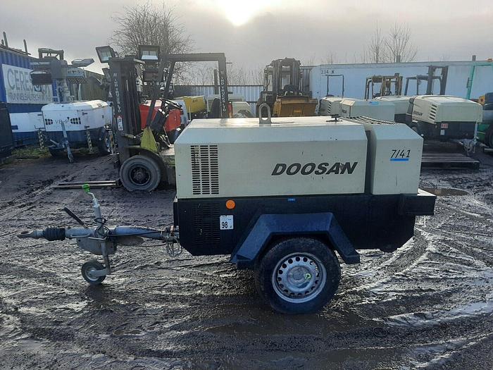 Used DOOSAN INGERSOLL RAND 7/41 DIESEL PORTABLE AIR COMPRESSOR LOW HOURS