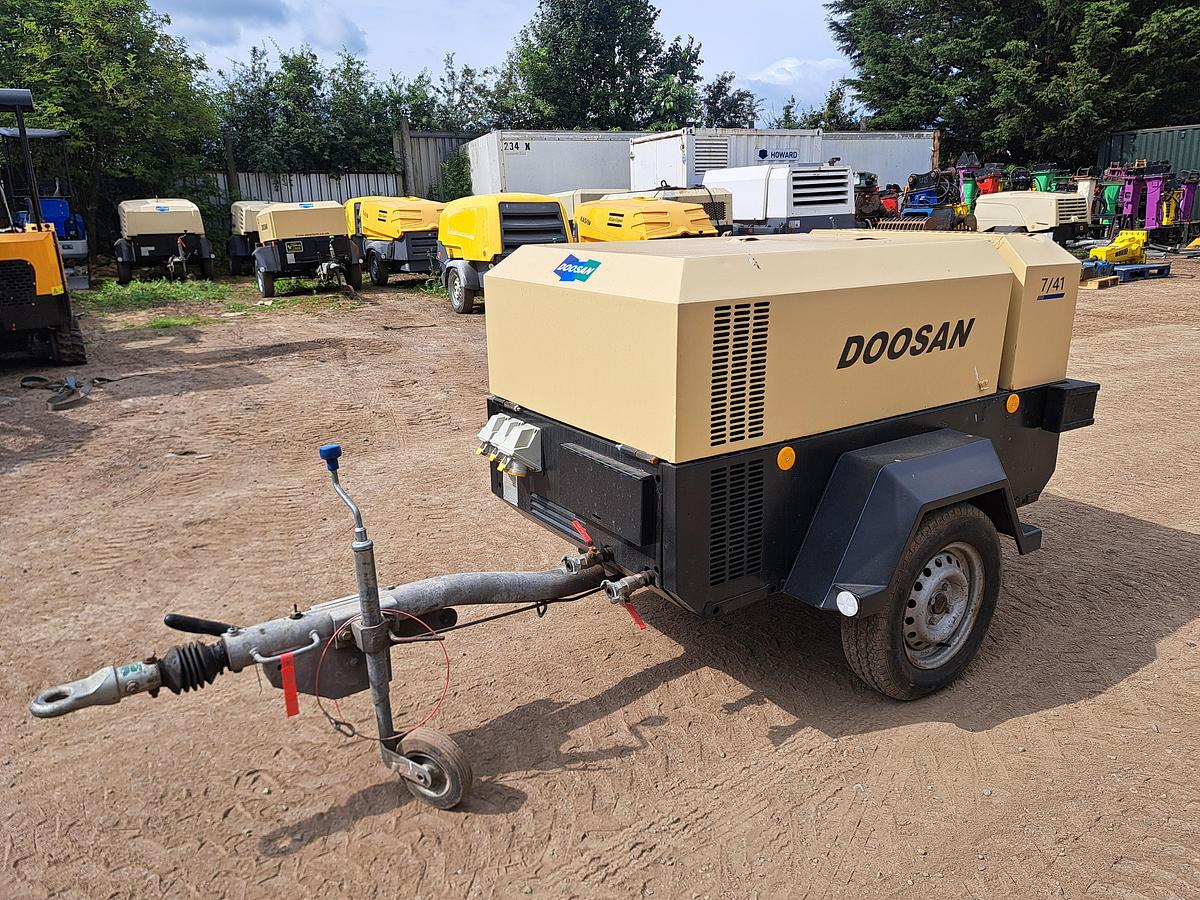 Used Doosan 7/41 compressor generator
