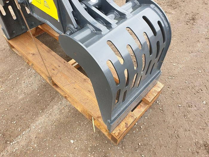 Selector Grab Suit 4 to 8 Tonne Machine