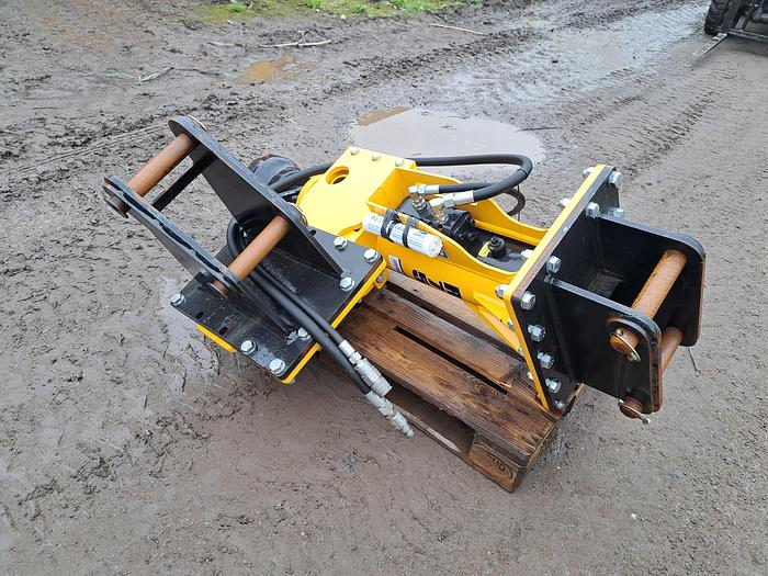 Arrowhead R75 Post driving hammer and breaker