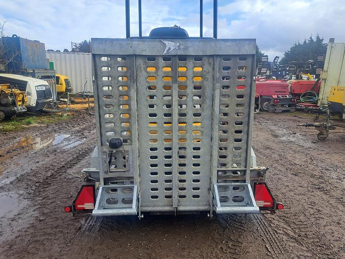 Used Jcb 16c-1 Mini Digger Trailer and breaker
