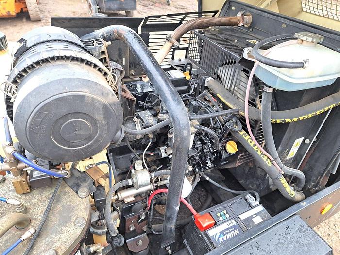 Used DOOSAN INGERSOLL RAND 7/26E DIESEL PORTABLE AIR COMPRESSOR & GENERATOR only 815