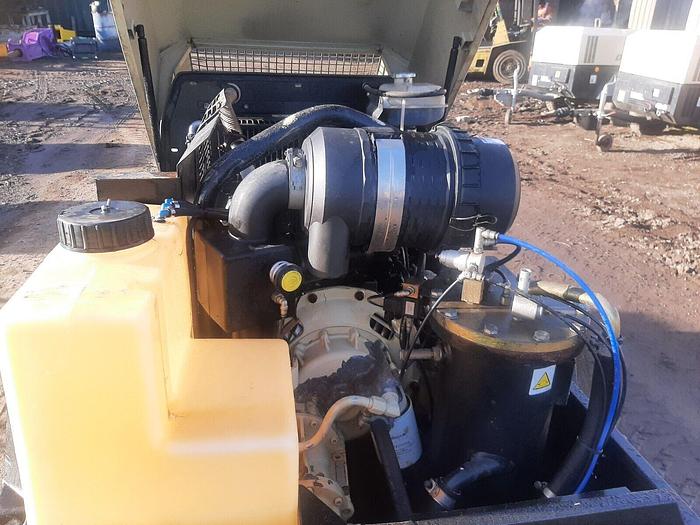 Used DOOSAN INGERSOLL RAND 7/26E DIESEL PORTABLE AIR COMPRESSOR & GENERATOR only 631