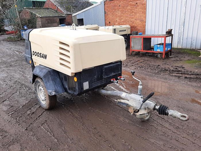 Used DOOSAN INGERSOLL RAND 7/41+ DIESEL PORTABLE AIR COMPRESSOR Low Hours