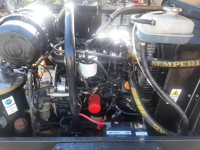 Used DOOSAN INGERSOLL RAND 7/26E DIESEL PORTABLE AIR COMPRESSOR & GENERATOR only 631