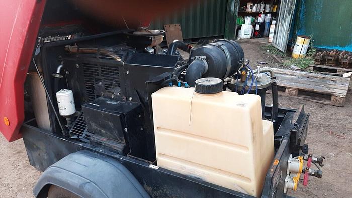 Used DOOSAN INGERSOLL RAND 7/31E DIESEL PORTABLE AIR COMPRESSOR WITH 110V GENERATOR