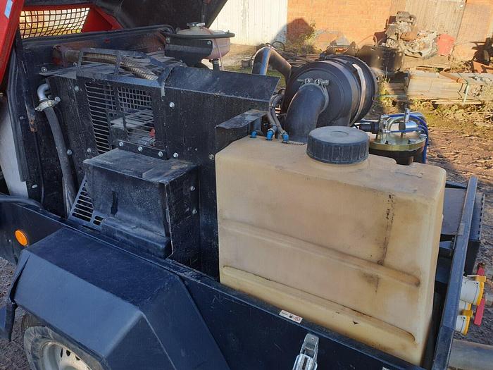 Used DOOSAN INGERSOLL RAND 7/31E DIESEL PORTABLE AIR COMPRESSOR WITH 110V GENERATOR