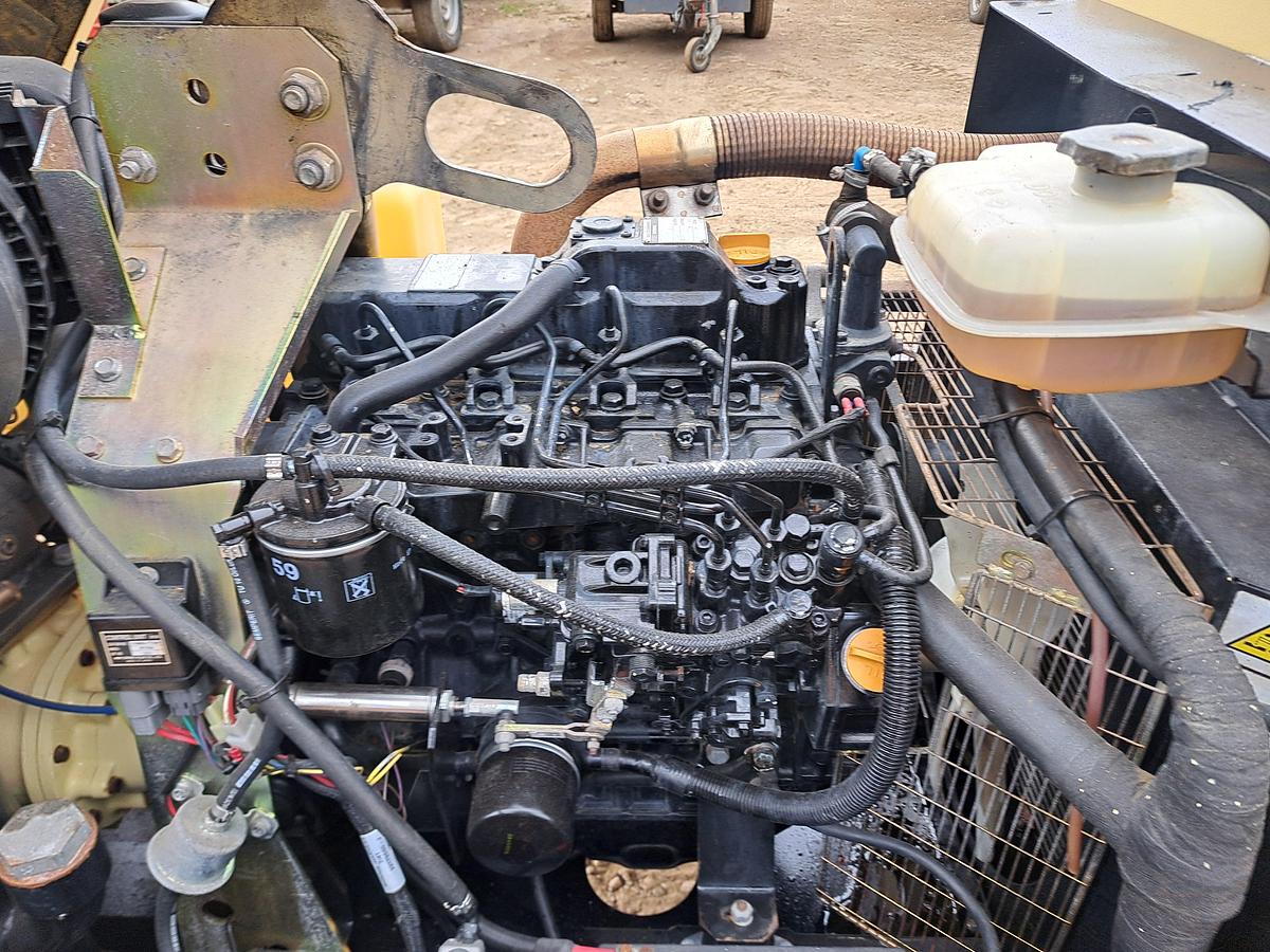 Used Doosan 741,140cfm 