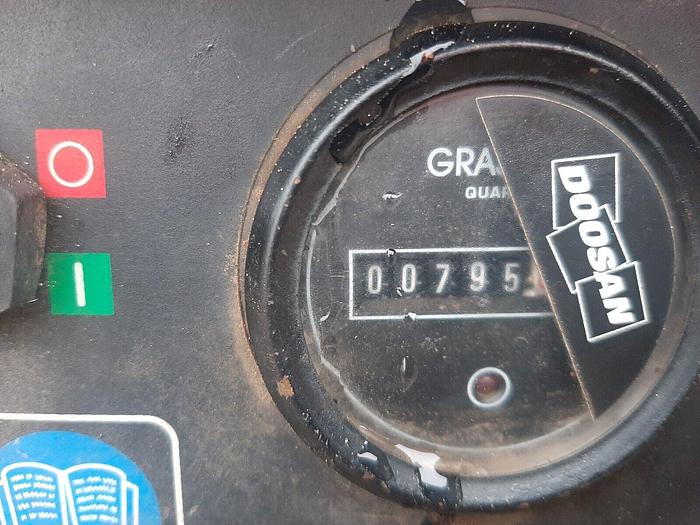 Used DOOSAN 7/41E DIESEL PORTABLE AIR COMPRESSOR GENERATOR