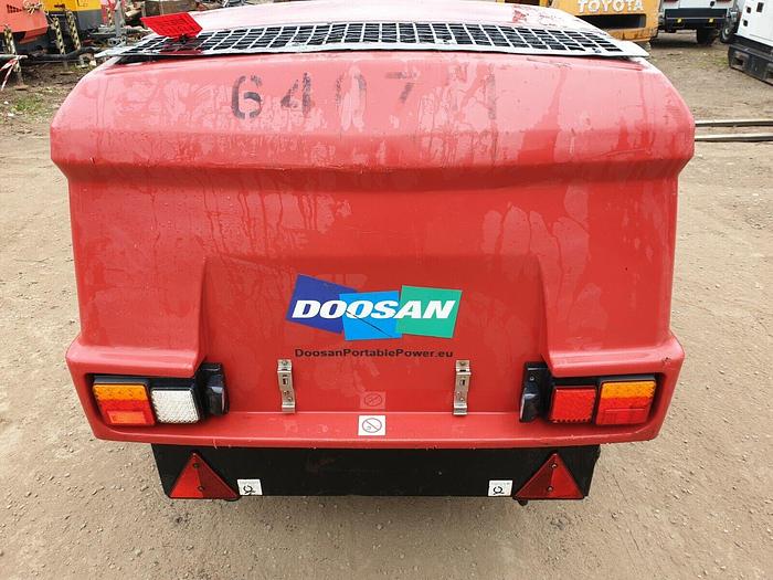 Used DOOSAN INGERSOLL RAND 7/31E DIESEL PORTABLE AIR COMPRESSOR WITH 110V GENERATOR