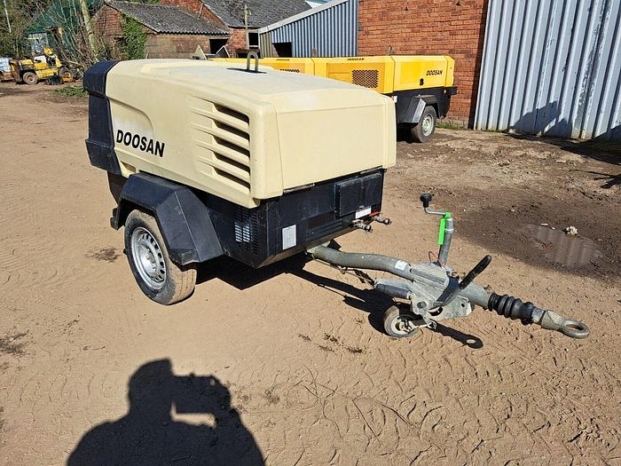 Used DOOSAN INGERSOLL RAND 7/41+ DIESEL PORTABLE AIR COMPRESSOR Low Hours