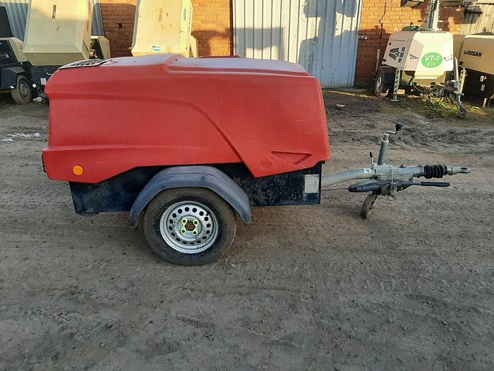 Used DOOSAN INGERSOLL RAND 7/31E DIESEL PORTABLE AIR COMPRESSOR WITH 110V GENERATOR