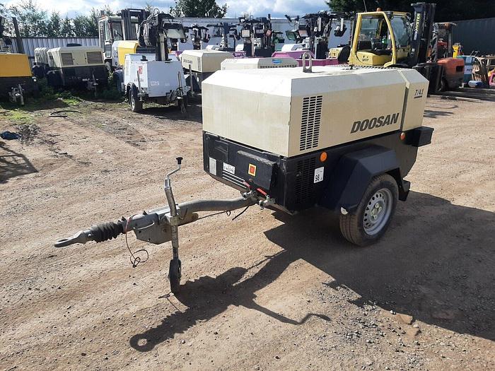 Used DOOSAN INGERSOLL RAND 7/41 DIESEL PORTABLE AIR COMPRESSOR LOW HOURS