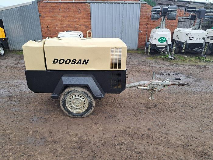 Used DOOSAN 7/41 DIESEL PORTABLE AIR COMPRESSOR