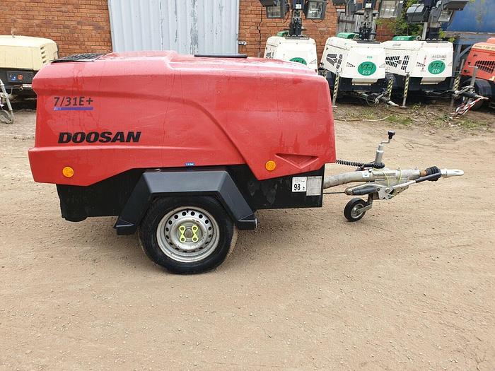 Used DOOSAN INGERSOLL RAND 7/31E DIESEL PORTABLE AIR COMPRESSOR WITH 110V GENERATOR
