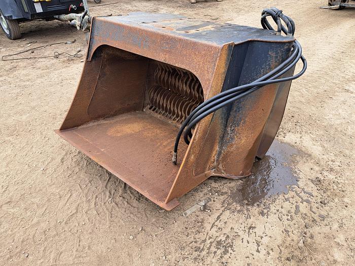 Used Remu Screening Bucket