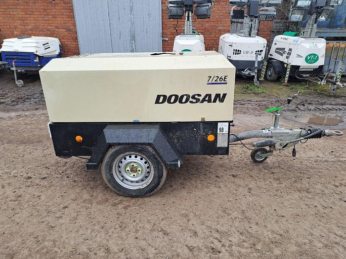 Used DOOSAN INGERSOLL RAND 7/26E DIESEL PORTABLE AIR COMPRESSOR & GENERATOR only 815