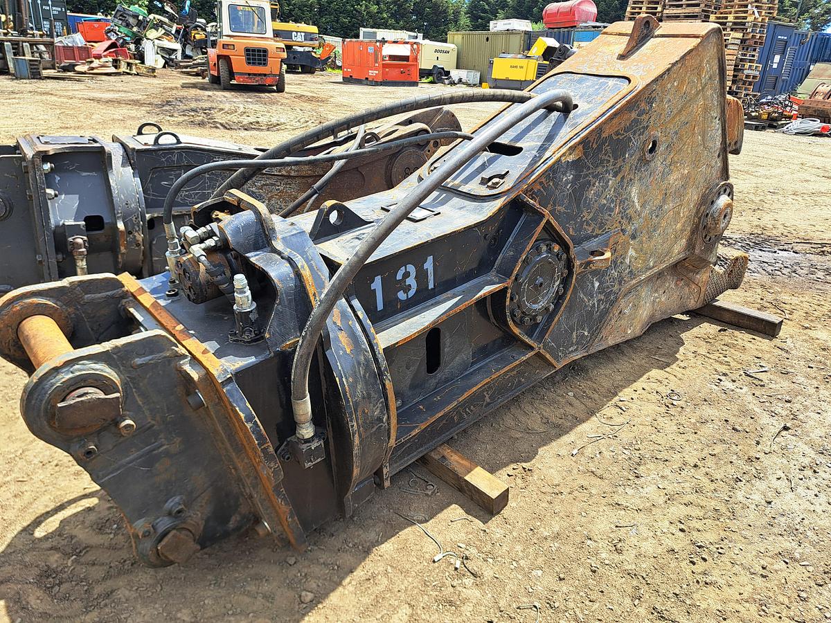 Used Caterpillar S325 scrap shear