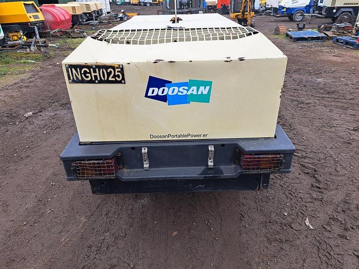 Used DOOSAN INGERSOLL RAND 7/41 DIESEL PORTABLE AIR COMPRESSOR Low Hours